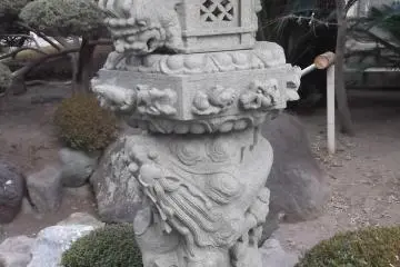 A dragon coiled round the base, a lion fighting it off