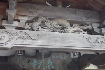 One more dragon, in the main worship hall
