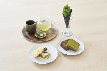 Matcha tea and snacks  (Photo: HOTEL 1899 TOKYO)