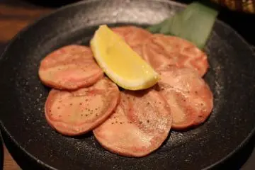 Lamb tongue with a wedge of lemon