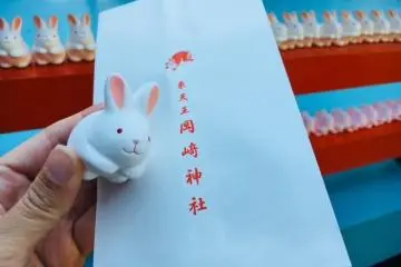 Contoh omikuji (kertas ramalan)
