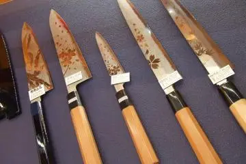 Layered stainless steel knife with pattern