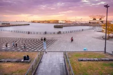 Situated on top of this Café is an outside observation deck where you can enjoy some excellent views of the city and harbor
