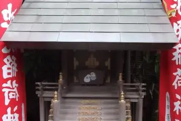 Close up on the side shrine