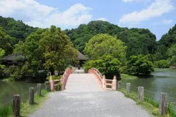 Le chemin menant au temple