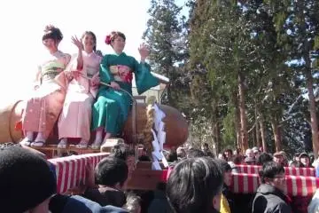 Touching the phallus is said to bring good luck (Photo: <a href="https://upload.wikimedia.org/wikipedia/commons/2/22/Hodare_Festival_2014_01.jpg" target="_blank" rel="noreferrer noopener nofollow">Wikimedia Commons</a>)