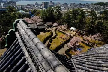 Vue sur le lac Shinji depuis le dernier étage du donjon.