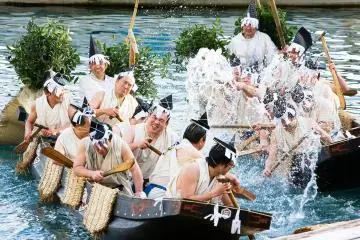 Festival Morotabune, tous les 3 décembre au vieux port de Mihonoseki.