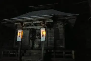A small shrine on the walking path
