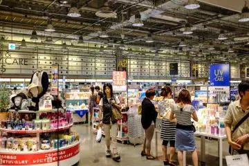 LOFT really has nailed the ultimate shopping experience with its modern design and layout