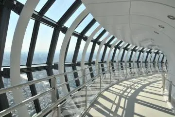 Vistas panorámicas de Tokio desde el mirador circular.