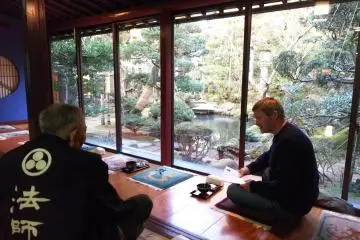 Tomando el té con la 46ª generación de dueños del Ryokan Hōshi