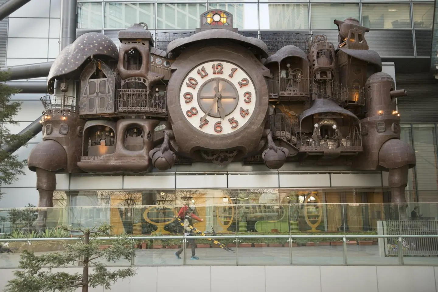 Giant Ghibli/Miyazaki Clock at NTV Shiodome (Photo: Maarten Heerlien (CC BY 2.0))