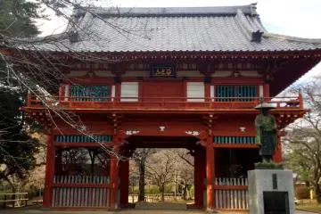 The imposing red gate that welcomes visitors to the park