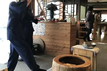 Breakfast saw a mochi pounding session, where you were able to try it yourself