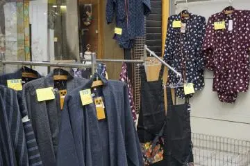 Ada banyak sekali yang bisa Anda temukan di pusat belanja Osu, seperti kimono harga miring ini!