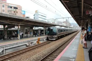 Jalur JR Kobe ke Osaka dan berlanjut ke Kyoto dan Otsu