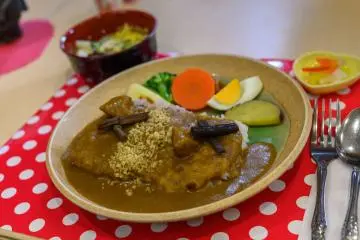 A delicious curry meal prepared at the Korekawa Jomon Museum
