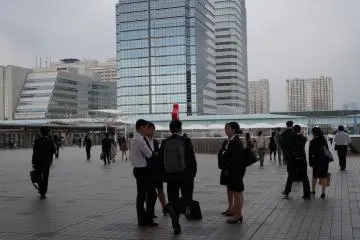 내가 빅사이트에 갔을 때 그날의 가장 큰 행사는 대학생을위한 취업 이벤트이자 대학 졸업자들에게 관심이 있는 도쿄 커리어 포럼이었다. 결과적으로 이 지역은 대학생들로 가득 차 있었다