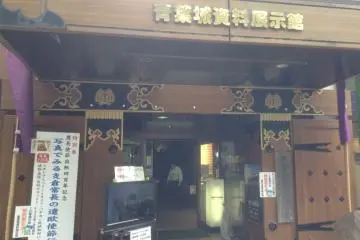 The front entrance of the exhbition hall welcomes visitors in eloquent golden lettering which even Masamune would approve of.