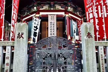Hoandan, an octagon-shaped building housing a statue of the goddess Benzaiten to whom the shrines are dedicated to.