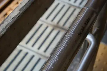 Braille handrail (Photo: <a href="https://www.flickr.com/photos/joakimformo/5553726775/" target="_blank" rel="noreferrer noopener nofollow">Joakim Formo (CC BY-NC-SA 2.0)</a>)