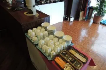 The restaurant provides free coffee in the morning