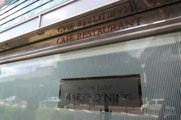 Anyone can enter the resaurant for breakfast and lunch