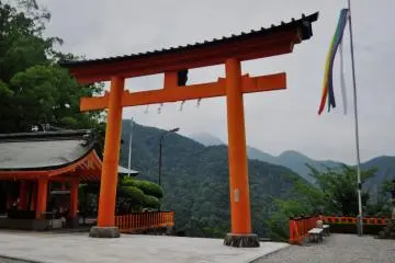<p>쿠마노 나치 타이샤의 성스러운 문</p>
