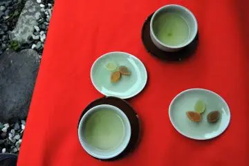 Sweets and tea made from tea-seeds 