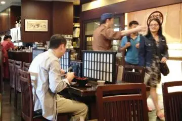 The crowd starts trickling in from 11 am at this popular eatery