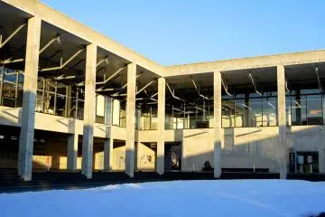 The inner courtyard of Echigo-Tsumari Satoyama Museum of Contemporary Art, KINARE  (Photo: <a href="https://en.japantravel.com/profile/susann-schuster/807584151" target="_blank" rel="noreferrer noopener nofollow">Susann Schuster</a>)