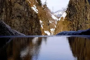 A play with reflection enhances the already magnificent view of the gorge 