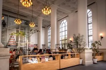 The large windows within this building allow plenty of natural sunlight to come through