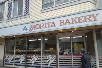 Small bakery behind station 