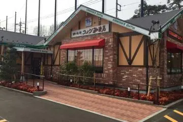 Komeda's signature brick and wood motif says, this is your space to relax away from home. 