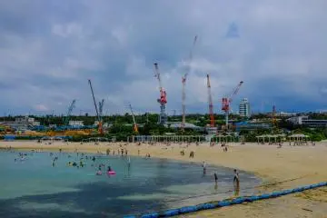 <p>Pantai Emerald terletak di premisis dari Ocean Expo Park</p>