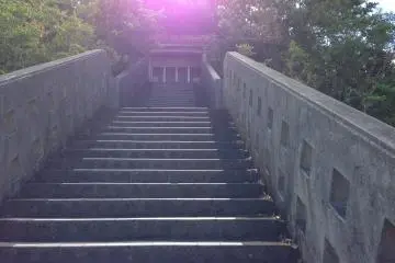 <p>Each morning the sun eventually rises directly behind the shrine</p>
