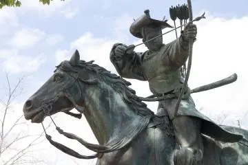 The statue of Minamoto-no-Yoritomo, the first Shogun of the Kamakura Period, who initiated the temples horeseback archery festivals