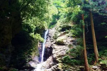 Tsugoe falls, taken from about 25m away.  The pool in front isn't too deep, but is great for getting cool!