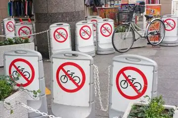 Honestly, it should be hard to miss these signs... (Photo: Shutterstock.com)