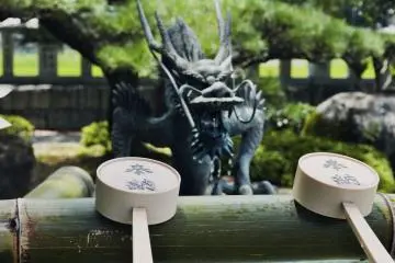 Purification fountain under the Oyunohara gate