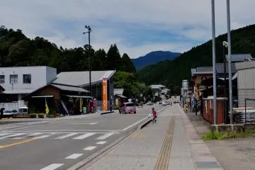 Hongu Town is fairly small, which makes it easy to move around on foot