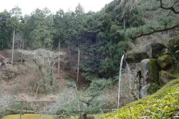 <p>น้ำตก<br />
&nbsp;</p>