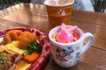 Orange jelly and vanilla mousse dessert with a souvenir cup (¥800)