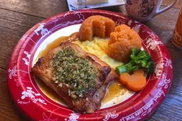 A hearty dish of roast chicken, scrambled egg and ketchup rice