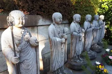 Detailed statues 