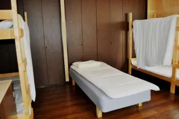 <p>ห้องพักแบบเตียงติดผนัง</p>