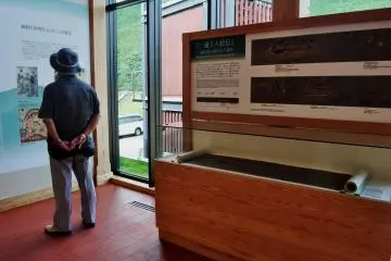 Various objects displayed in the North Hall's permanent exhibition (Photo: Virginia González)