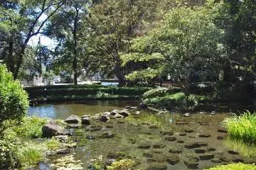 Photo: <a href="https://commons.wikimedia.org/wiki/File:Mishima,_Sirataki_park_20110918.jpg" target="_blank" rel="noreferrer noopener nofollow">Batholith</a> / Public Domain
